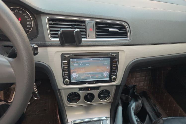 Used Volkswagen Lavida 2013 Restyled Classic 1.6L Manual Comfort Edition Audio And AC Panel