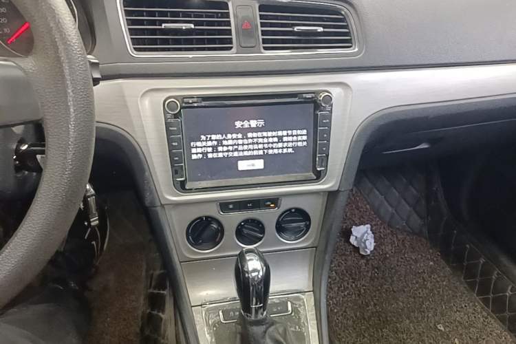 Used Volkswagen Lavida 2013 Restyled Classic 1.6L Automatic Comfort Edition Audio And AC Panel