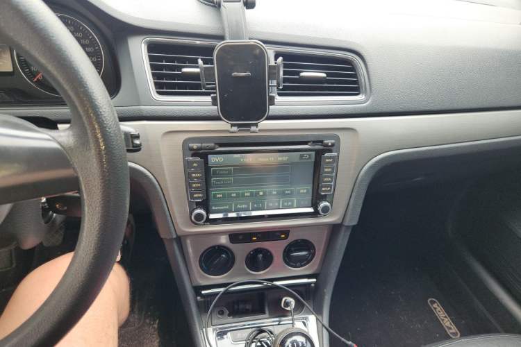 Used Volkswagen Lavida 2013 1.4TSI Manual Comfort Edition Audio And AC Panel