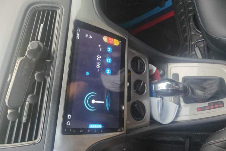 Used Volkswagen Lavida 2013 Revised Classic 1.6L Automatic Fashion Edition Audio And AC Panel