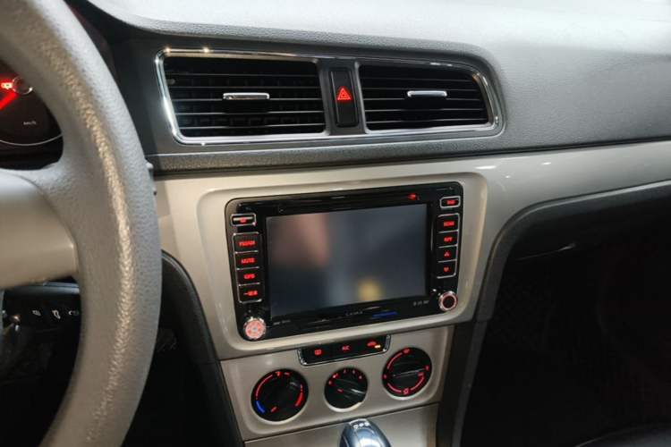 Used Volkswagen Lavida 2013 Revised Version 1.4 TSI DSG Comfort Edition Audio And AC Panel