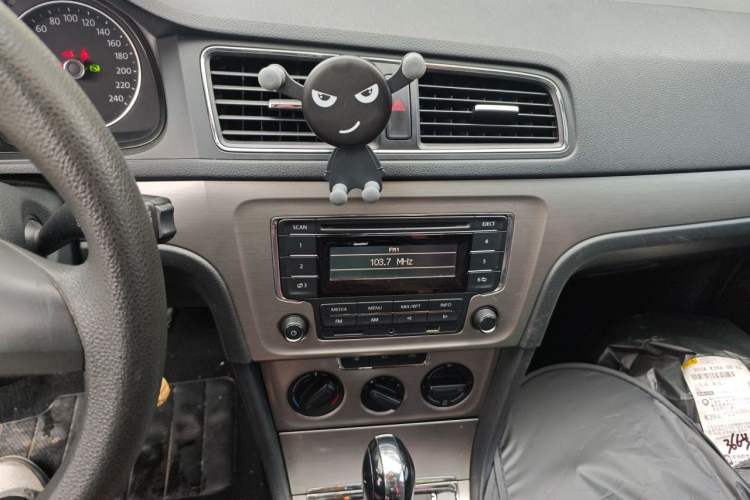 Used Volkswagen Lavida 2013 Restyled Classic 1.6L Automatic Comfort Edition Audio And AC Panel