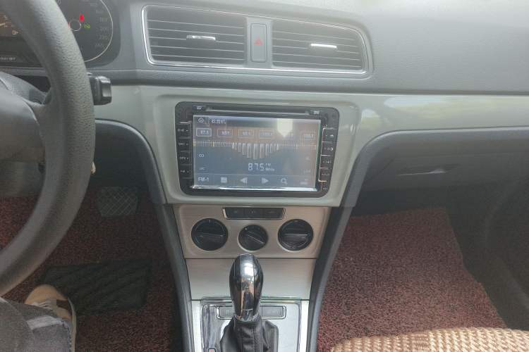 Used Volkswagen Lavida 2013 Restyled Classic 1.6L Automatic Comfort Edition Audio And AC Panel