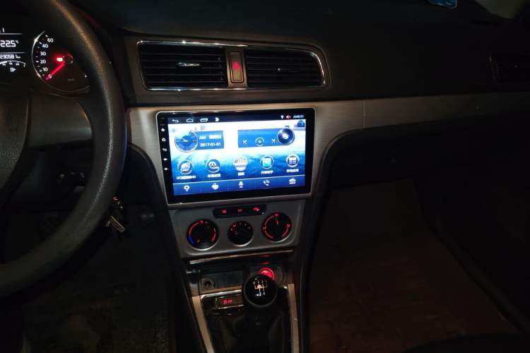 Used Volkswagen Lavida 2013 1.6L Manual Comfort Edition Audio And AC Panel