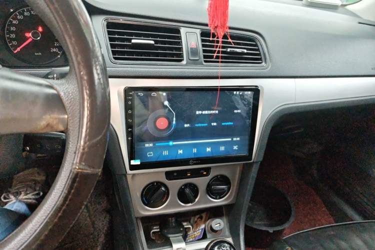 Used Volkswagen Lavida 2013 Revised Classic 1.6L Manual Fashion Edition Audio And AC Panel