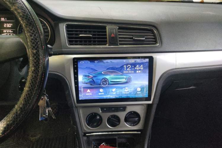 Used Volkswagen Lavida 2013 Restyled Classic 1.6L Manual Comfort Edition Audio And AC Panel