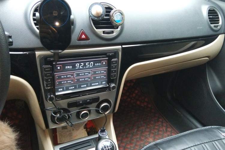 Used Volkswagen Lavida 2013 Classic 1.6L Manual Fashion Edition Audio And AC Panel