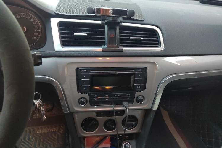 Used Volkswagen Lavida 2013 Revised Classic 1.6L Manual Fashion Edition Audio And AC Panel