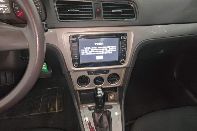 Used Volkswagen Lavida 2013 Revised Classic 1.6L Automatic Fashion Edition Audio And AC Panel