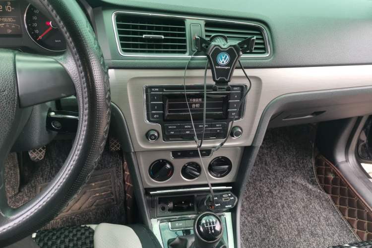 Used Volkswagen Lavida 2013 Restyled Classic 1.6L Manual Comfort Edition Audio And AC Panel
