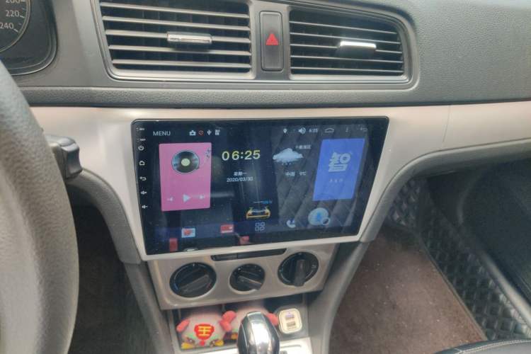 Used Volkswagen Lavida 2013 Revised Classic 1.6L Automatic Fashion Edition Audio And AC Panel