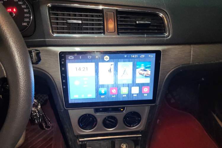 Used Volkswagen Lavida 2013 1.6L Manual Comfort Edition Audio And AC Panel