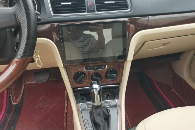 Used Volkswagen Lavida 2013 Restyled Classic 1.6L Automatic Comfort Edition Audio And AC Panel