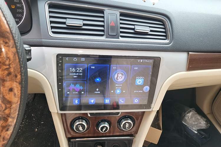 Used Volkswagen Lavida 2013 Restyled Classic 1.6L Manual Comfort Edition Audio And AC Panel