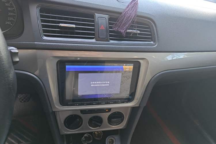 Used Volkswagen Lavida 2013 Revised Classic 1.6L Manual Fashion Edition Audio And AC Panel