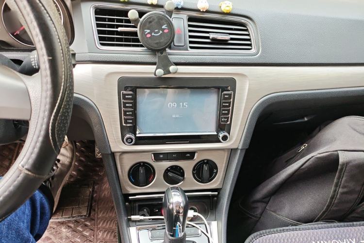 Used Volkswagen Lavida 2013 Restyled Classic 1.6L Automatic Comfort Edition Audio And AC Panel