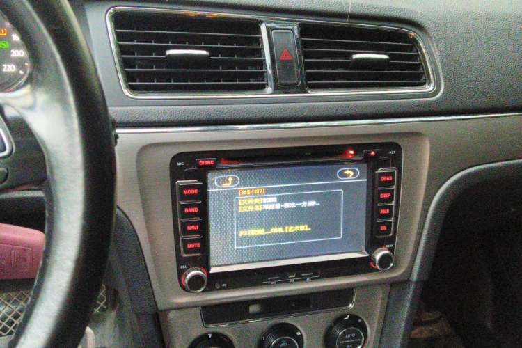Used Volkswagen Lavida 2013 1.6L Automatic Luxury Edition Audio And AC Panel