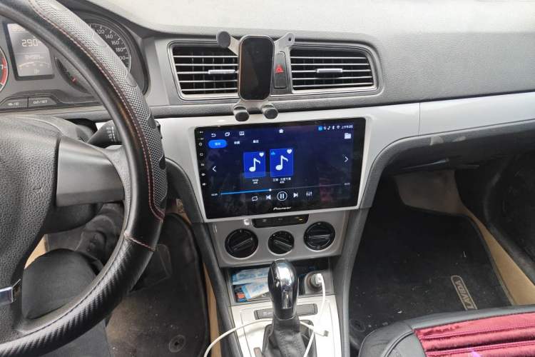 Used Volkswagen Lavida 2013 Revised Classic 1.6L Automatic Fashion Edition Audio And AC Panel