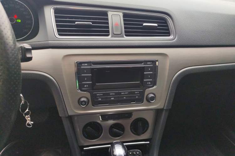 Used Volkswagen Lavida 2013 Restyled Classic 1.6L Automatic Comfort Edition Audio And AC Panel