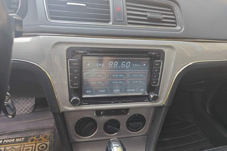 Used Volkswagen Lavida 2013 Restyled Classic 1.6L Automatic Comfort Edition Audio And AC Panel