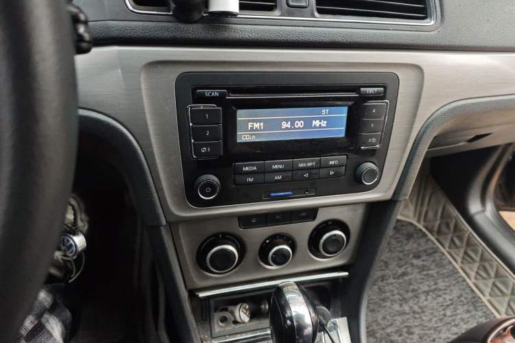Used Volkswagen Lavida 2013 1.4TSI DSG Comfort Edition Audio And AC Panel