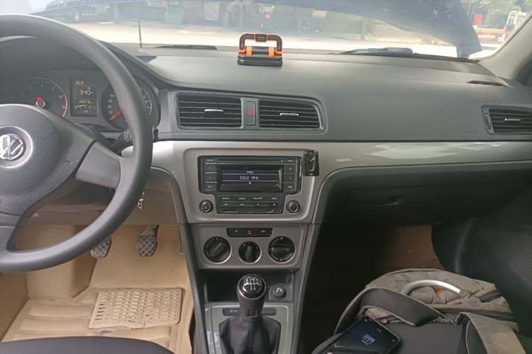 Used Volkswagen Lavida 2013 Revised Classic 1.6L Manual Fashion Edition Audio And AC Panel