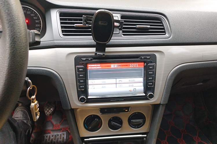 Used Volkswagen Lavida 2013 1.4TSI Manual Comfort Edition Audio And AC Panel