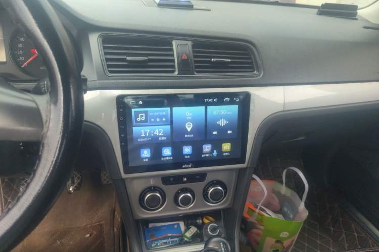 Used Volkswagen Lavida 2013 Revised Classic 1.6L Manual Fashion Edition Audio And AC Panel