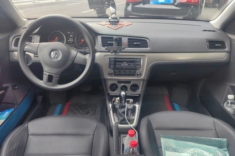 Used Volkswagen Lavida 2013 Restyled Classic 1.6L Automatic Comfort Edition Center Console