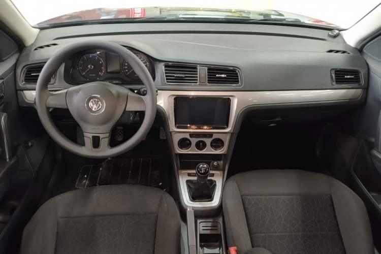 Used Volkswagen Lavida 2013 Revised Classic 1.6L Manual Fashion Edition Center Console