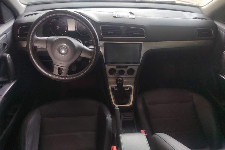 Used Volkswagen Lavida 2013 Restyled Classic 1.6L Manual Comfort Edition Center Console