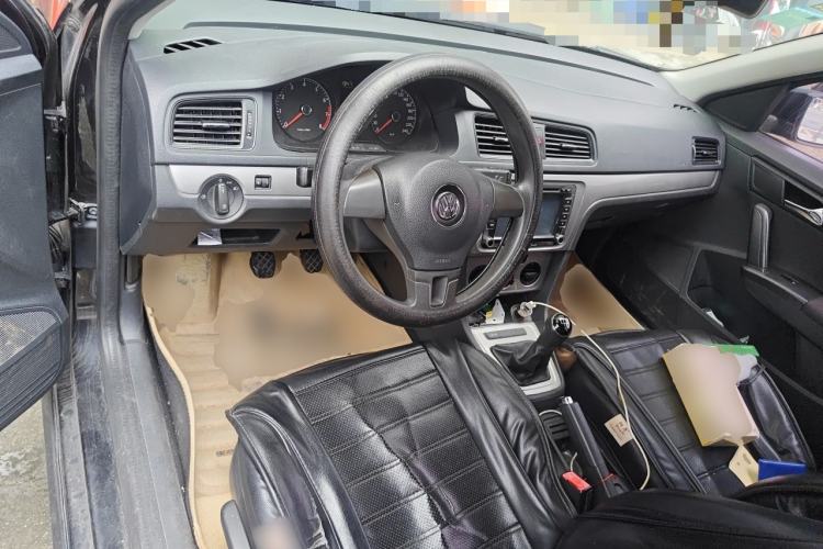 Used Volkswagen Lavida 2013 Revised Classic 1.6L Manual Fashion Edition Center Console