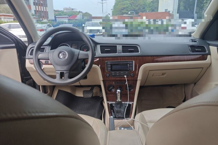 Used Volkswagen Lavida 2013 Restyled Classic 1.6L Automatic Comfort Edition Center Console