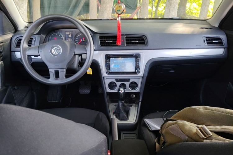 Used Volkswagen Lavida 2013 Revised Classic 1.6L Automatic Fashion Edition Center Console