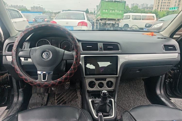 Used Volkswagen Lavida 2013 1.6L Manual Comfort Edition Center Console