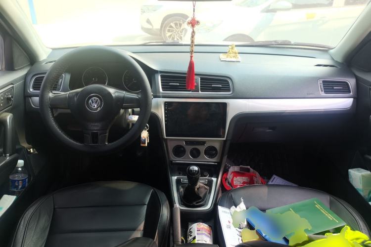 Used Volkswagen Lavida 2013 Restyled Classic 1.6L Manual Comfort Edition Center Console