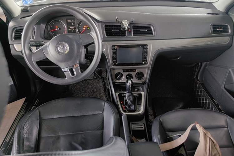 Used Volkswagen Lavida 2013 Revised Version 1.4 TSI DSG Comfort Edition Center Console