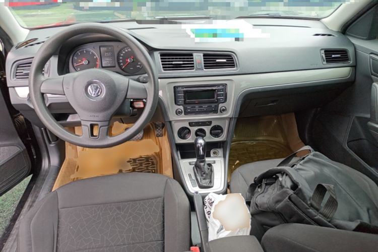 Used Volkswagen Lavida 2013 Revised Classic 1.6L Automatic Fashion Edition Center Console