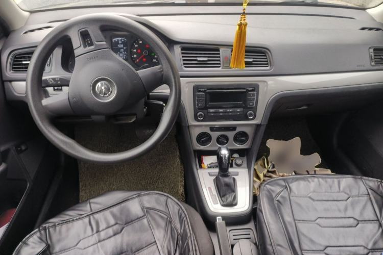 Used Volkswagen Lavida 2013 1.6L Automatic Fashion Edition Center Console