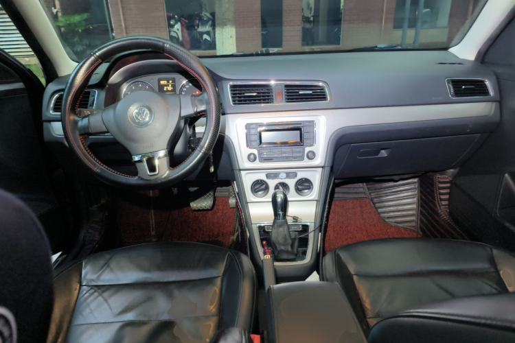 Used Volkswagen Lavida 2013 Restyled Classic 1.6L Automatic Comfort Edition Center Console