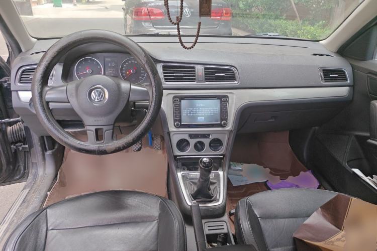 Used Volkswagen Lavida 2013 Restyled Classic 1.6L Manual Comfort Edition Center Console
