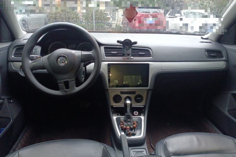Used Volkswagen Lavida 2013 1.4TSI DSG Comfort Edition Center Console