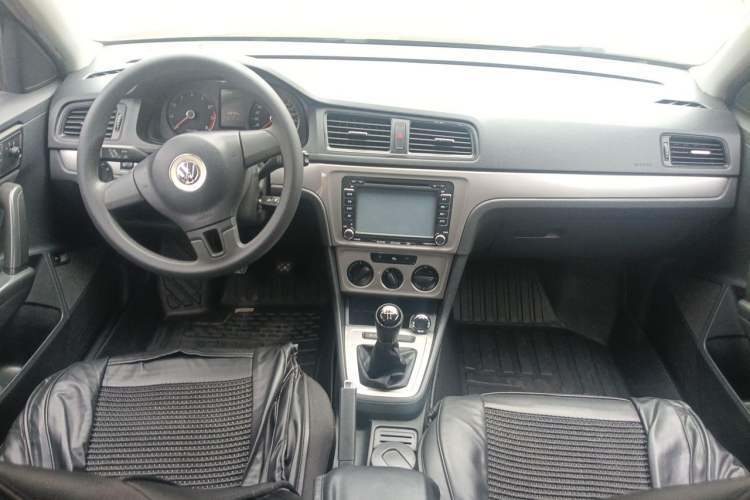 Used Volkswagen Lavida 2013 Revised Classic 1.6L Manual Fashion Edition Center Console
