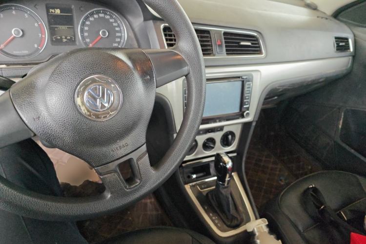 Used Volkswagen Lavida 2013 1.4TSI DSG Comfort Edition Center Console