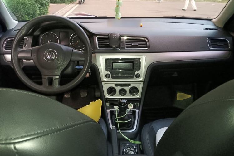 Used Volkswagen Lavida 2013 Restyled Classic 1.6L Manual Comfort Edition Center Console
