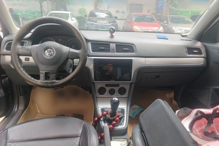 Used Volkswagen Lavida 2013 1.4TSI Manual Comfort Edition Center Console