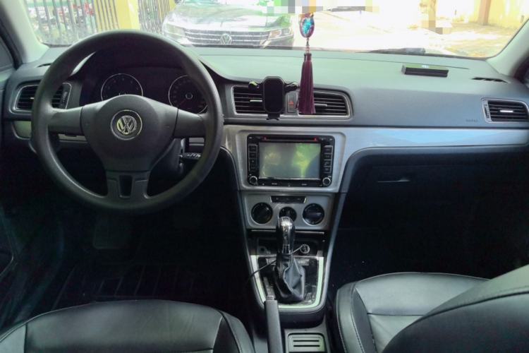 Used Volkswagen Lavida 2013 Revised Version 1.4 TSI DSG Comfort Edition Center Console