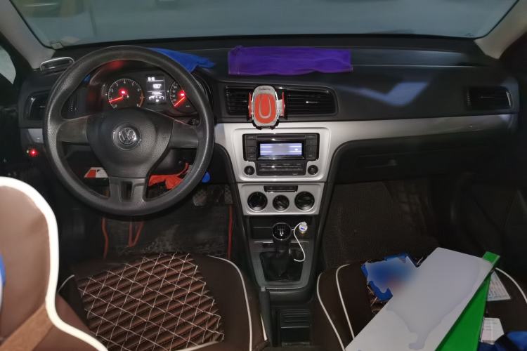 Used Volkswagen Lavida 2013 Revised Classic 1.6L Manual Fashion Edition Center Console