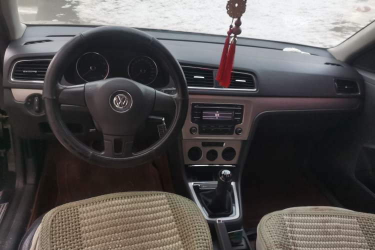 Used Volkswagen Lavida 2013 Revised Version 1.4 TSI Manual Comfort Edition Center Console