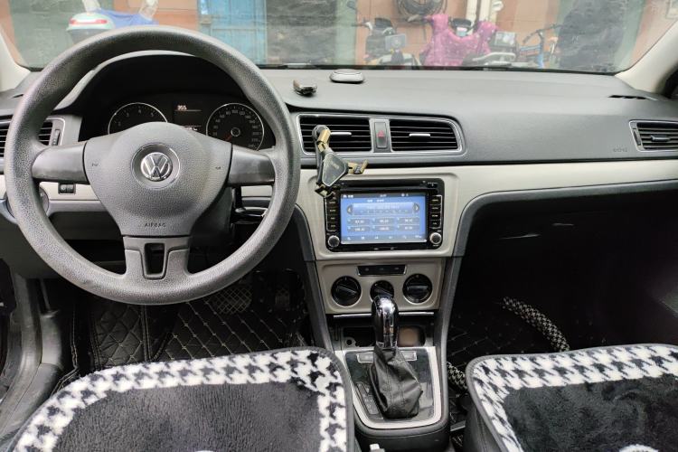 Used Volkswagen Lavida 2013 Restyled Classic 1.6L Automatic Comfort Edition Center Console